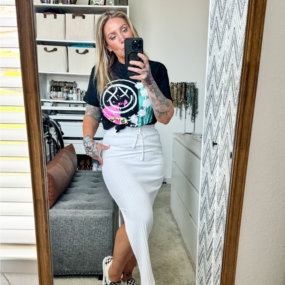 Blink-182 Graphic Tee - Picture 2 of 7